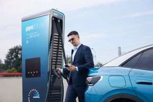 PPC Blue România instalează 7 staţii de încărcare de 200 kW la Aeroportul Henri Coandă